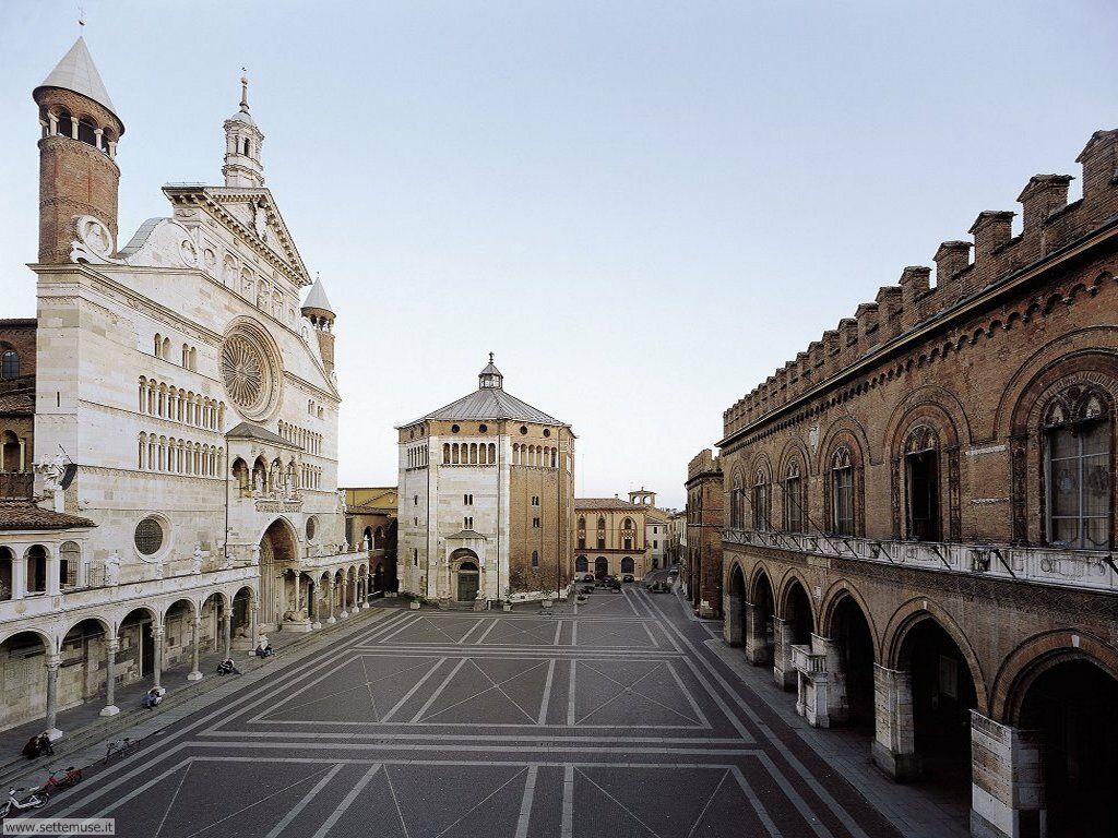 Cremona. From left to right: the Cathedral (Duomo), the Baptistry, the Town Hall. This beautiful city hosted the 43rd International Viola Congress, in 2016