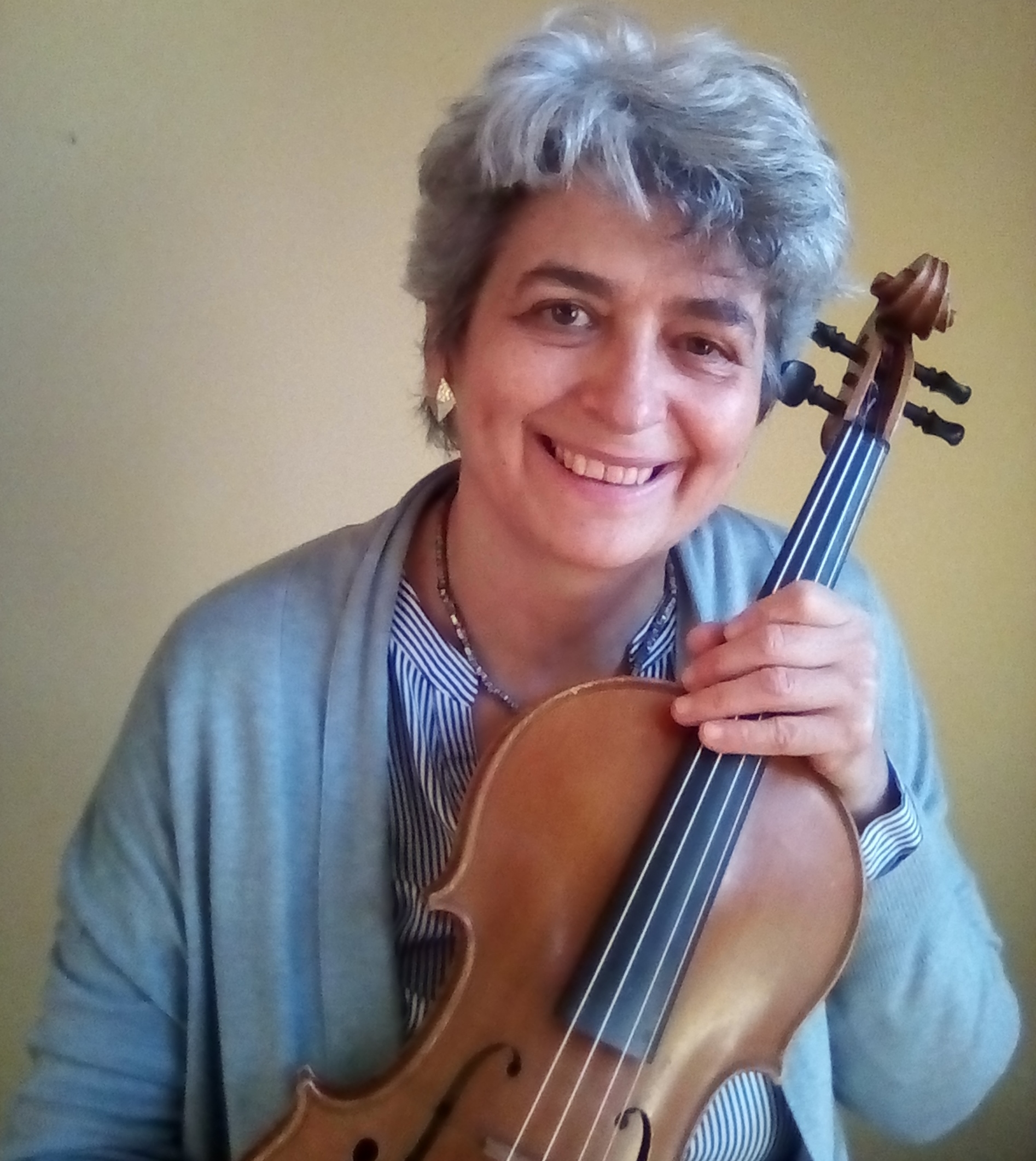Monica Cuneo helps violin and viola players play free from pain, injuries and stage fright